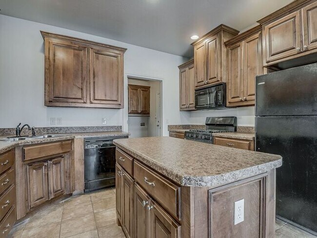Foto del edificio - Spacious 3 Bed / 2 Bath Duplex for Rent in Yukon