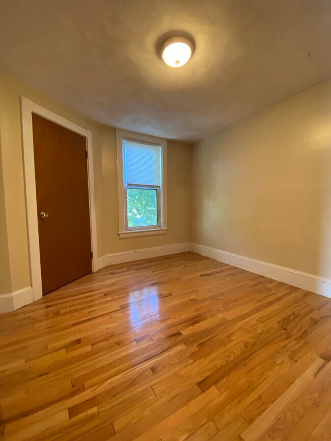 Building Photo - 51 Aldie St