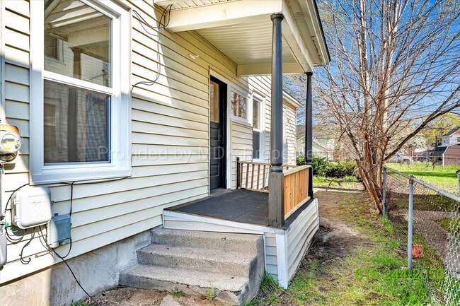 Foto del edificio - STUNNING REMODEL!!! Extremely Spacious 3 Bedroom (Extra Room) Home!! SECTION 8 APPROVED! (Handica...