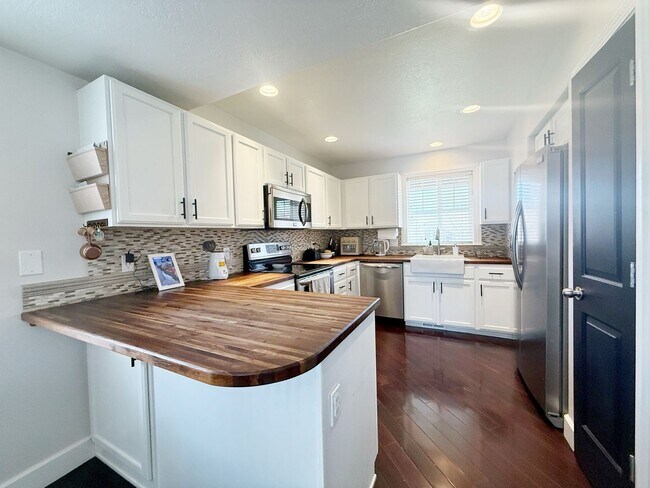 Foto del edificio - Beautiful 5-Bedroom Home in Saratoga Springs, UT