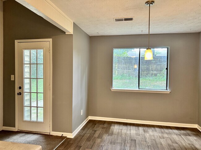 Foto del edificio - 4962 Brookside Way