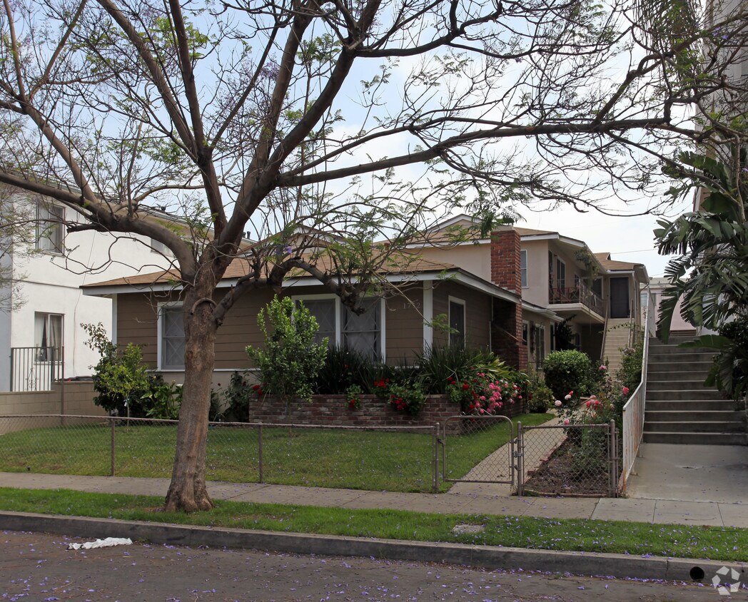 Primary Photo - 1712 Barry Ave