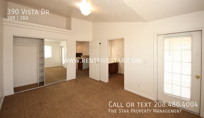 Building Photo - 390 Vista Dr