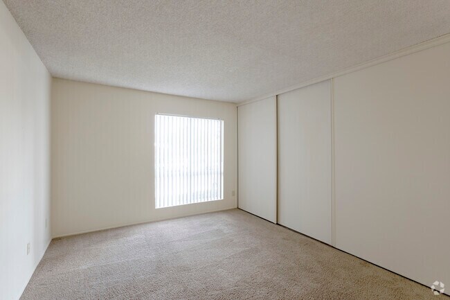 2 BR, 2 BA - 975 SF - Palms Apartments