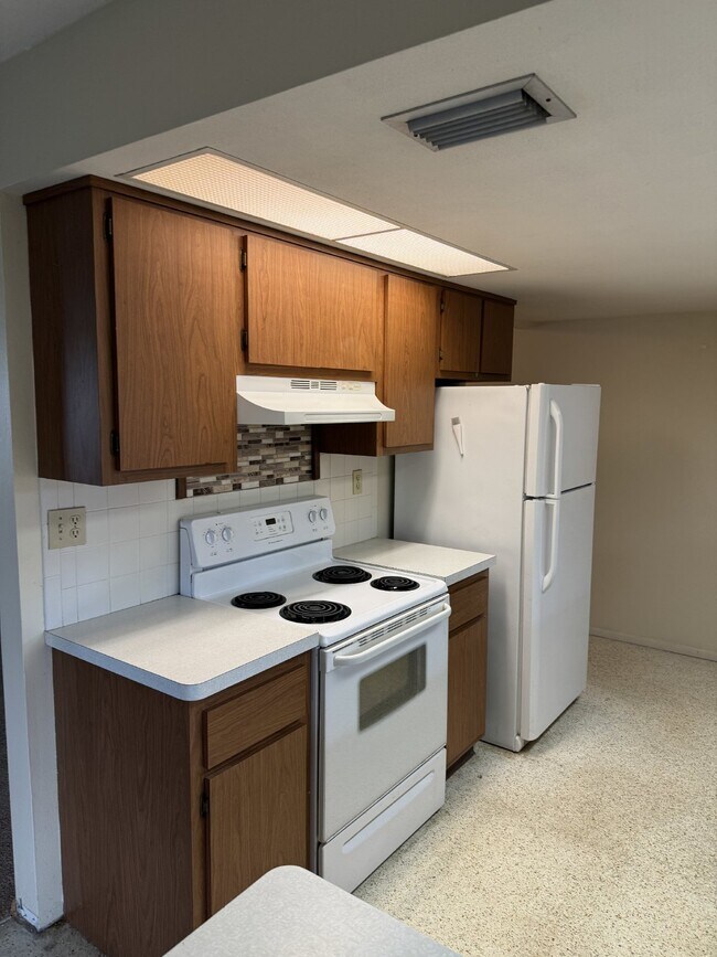 Building Photo - "Charming 2-Bed, 2-Bath Retreat on Blue He...