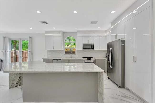 Foto del edificio - 407 SW 17th St