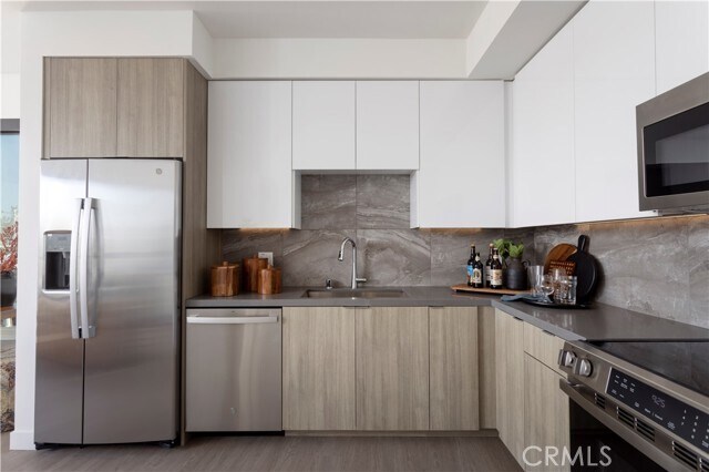 Building Photo - 511 S Harbor Blvd