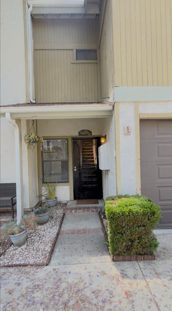 Foto del edificio - 3 Bedroom Condo now available in City of Orange
