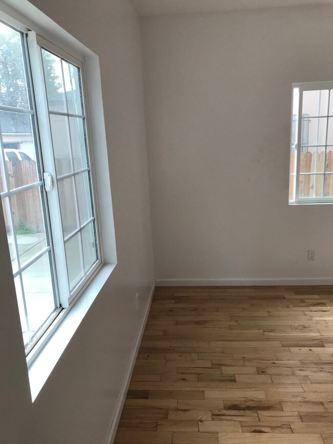 Foto del edificio - 4034 Halldale Ave