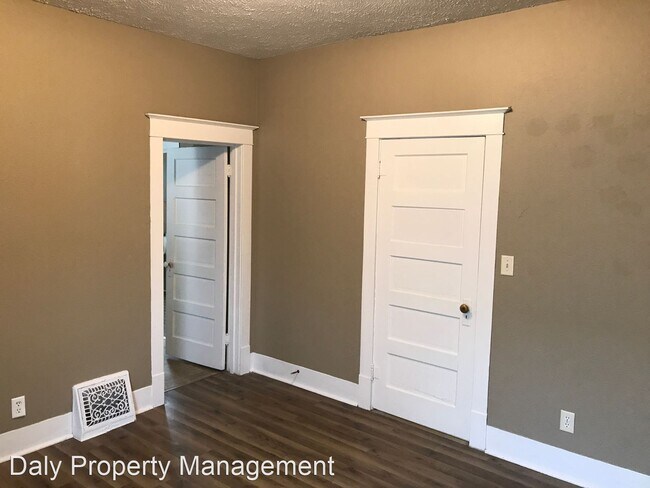 Foto del edificio - 2 br, 1 bath House - 505 E 1st St