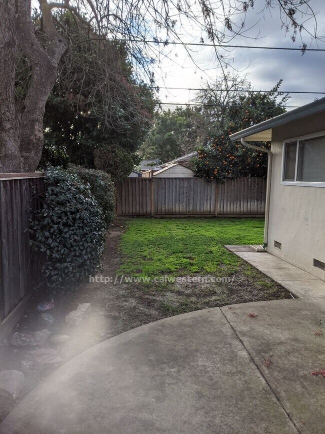 Foto del edificio - 948 Goodwin Ave