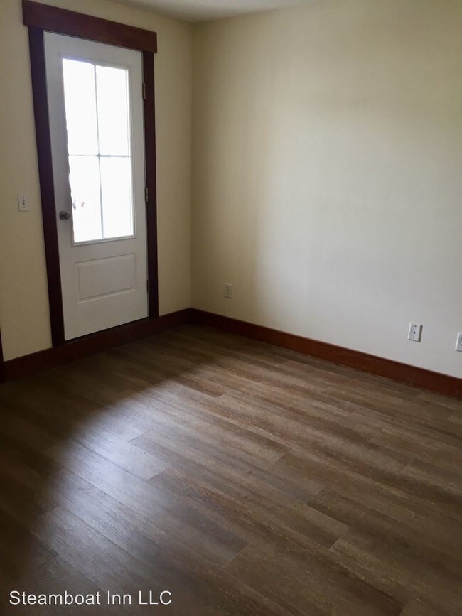 Building Photo - 31-33 W Main St