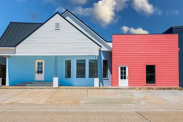 Primary Photo - 305 Pine St