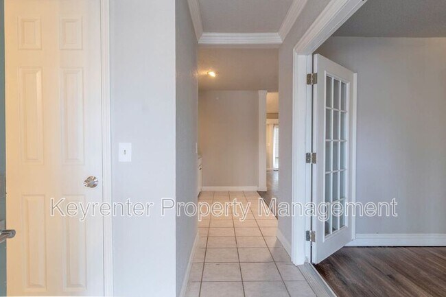 Building Photo - 732 Westridge Ct