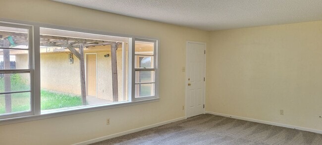 Building Photo - GREAT HOME WITH DEN, STUDY AND MORE