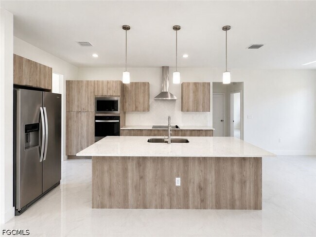Building Photo - 8034 Life Cir