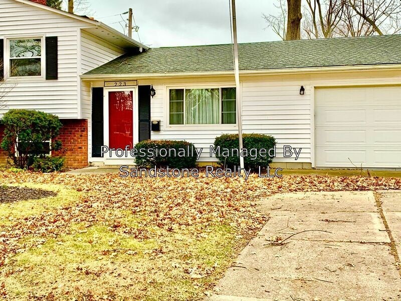 Building Photo - Spacious 4 Bedroom Home