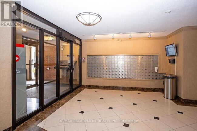 Building Photo - 50 Mississauga Vly Blvd