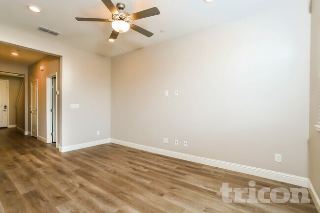 Building Photo - 2081 Comstock Ln