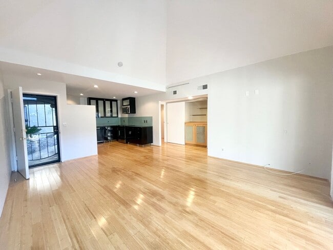 Foto del edificio - COMING SOON!! BEAUTIFUL  2 Bed / 2 Bath - Across from The River Shopping Center in RANCHO MIRAGE!