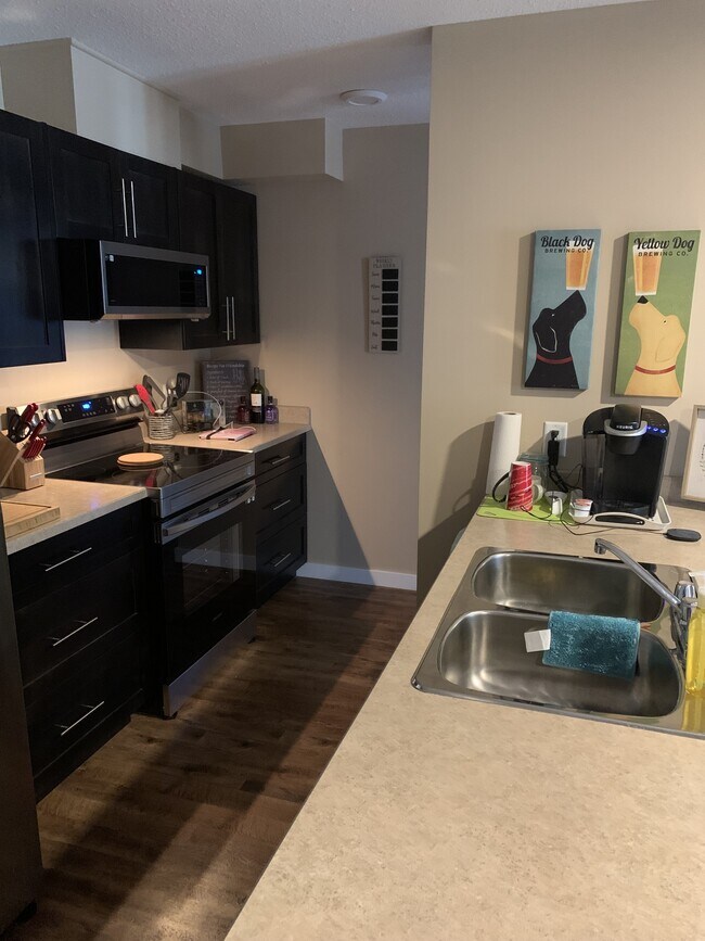 Photo du bâtiment - 1601 8 Ave