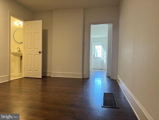 Foto del edificio - 212 E Spruce St