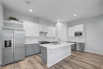 Building Photo - 911 W 35th St