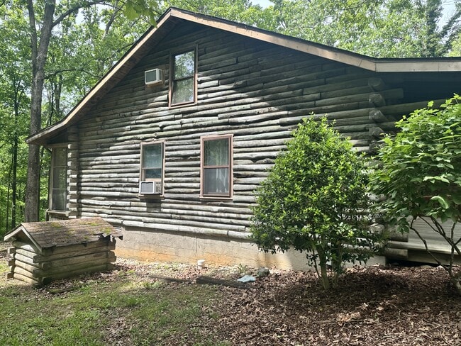 Building Photo - 343 Vaughns Grove Fairview Rd