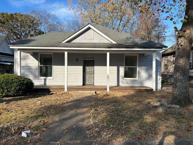 Building Photo - Stunning 3-Bedroom, 1-Bathroom Home with H...