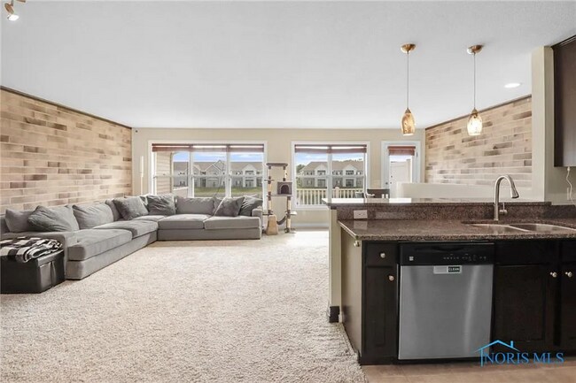 Foto del edificio - 4733 Lakeside Dr