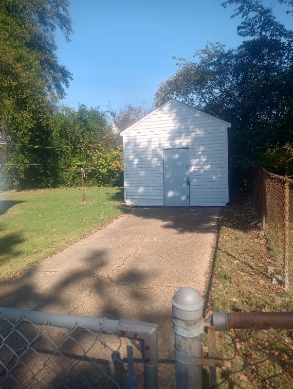 Building Photo - 374 Person