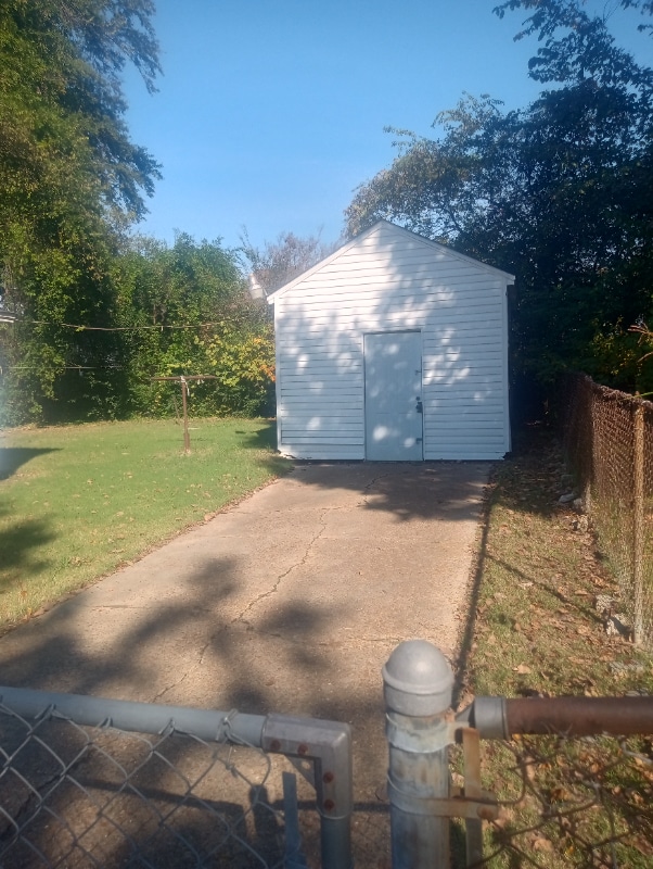 Photo - 374 Person Apartment