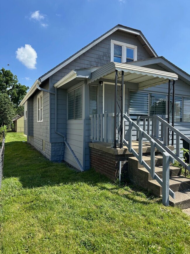 Foto del edificio - 2 bedroom & 1 bathroom House in Kenmore