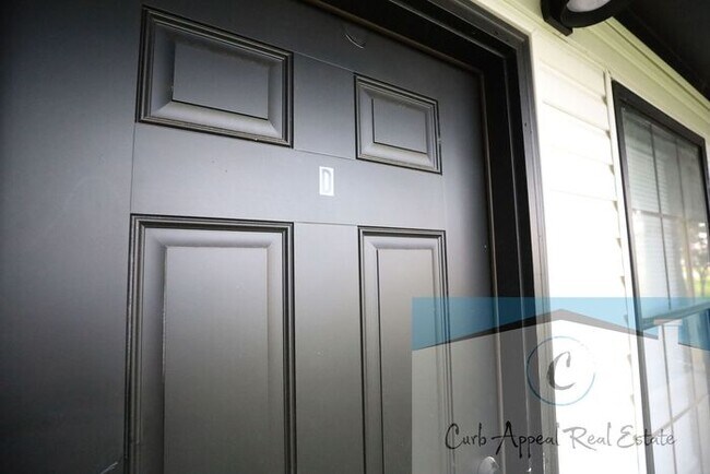 Foto del edificio - Recently renovated 1 bed, 1 bath apt - washer, dryer and utilities included!! HUD accepted!