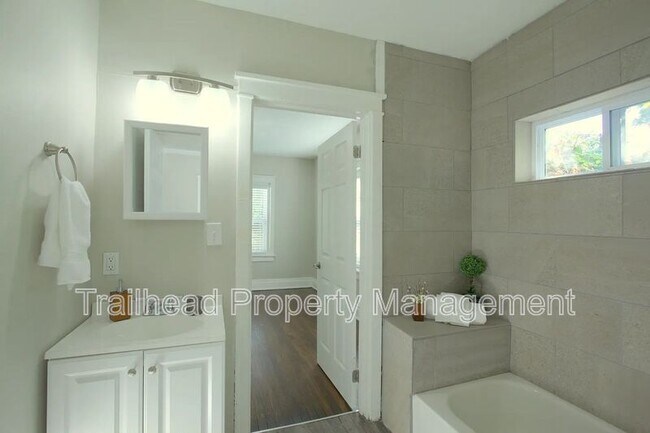 Foto del edificio - 1218 Brush Creek Blvd