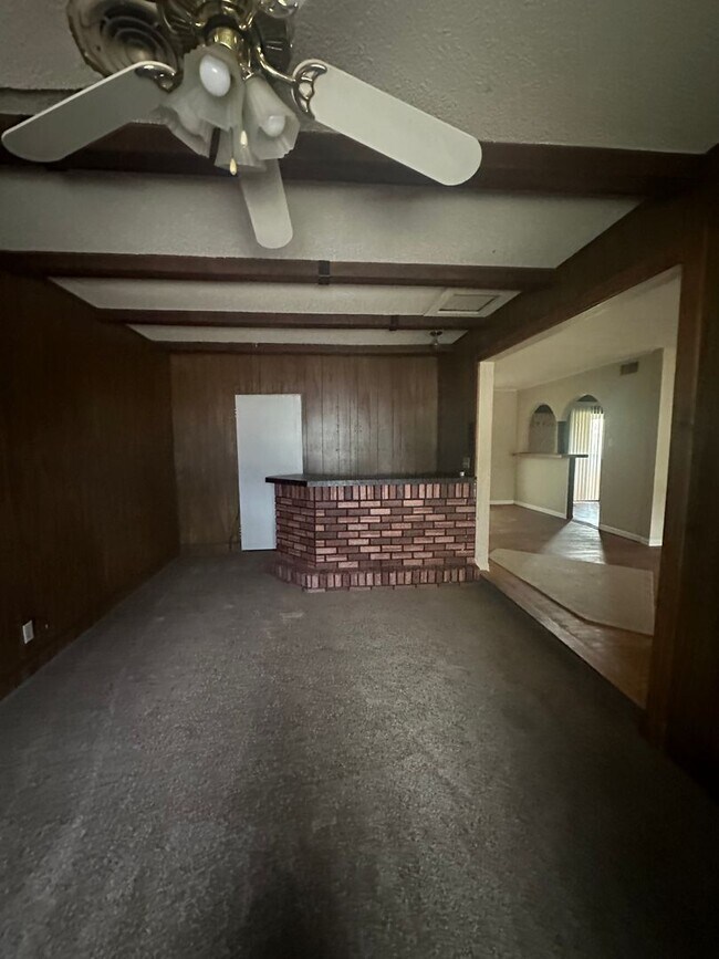Foto del edificio - 401 S Jefferson Dr