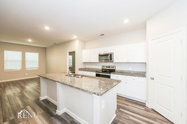 Building Photo - 1752 Escondido Dr