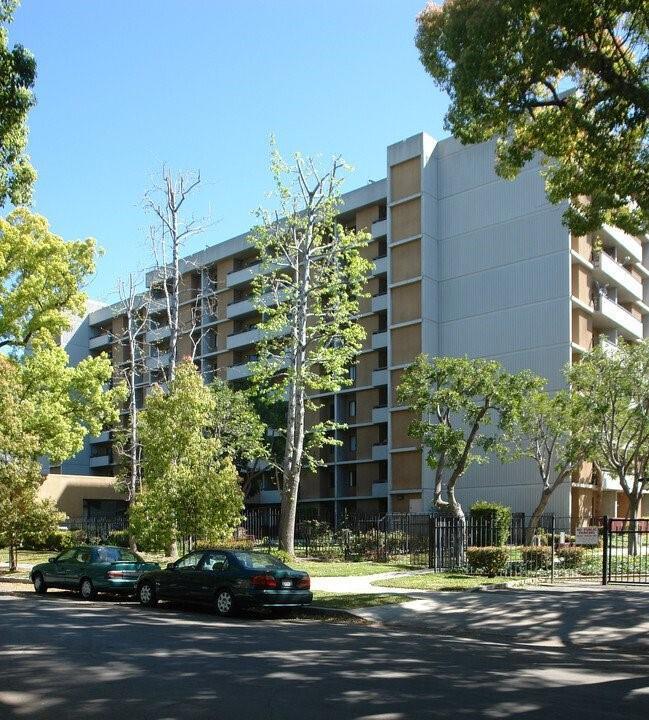 Primary Photo - 440 N Madison Ave