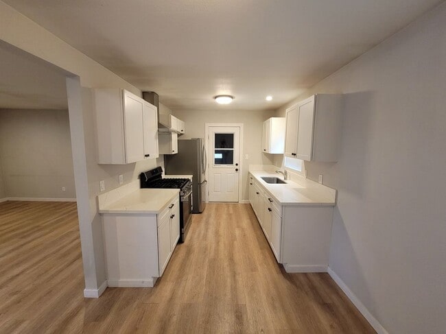 Foto del edificio - 380 Yolanda Ave