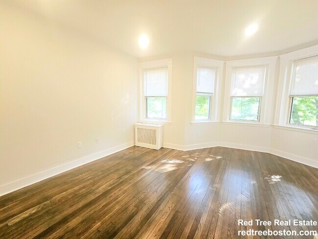 Building Photo - 207 Park Dr