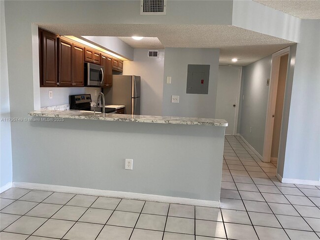 Foto del edificio - 8560 SW 212th St