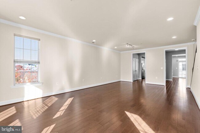 Foto del edificio - 11201 Chase St