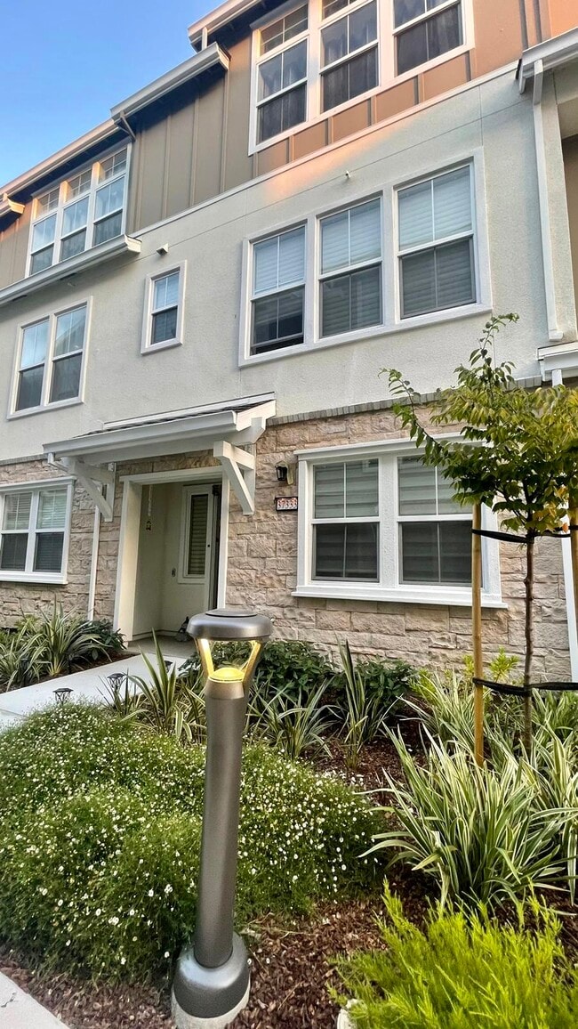 Building Photo - 37333 Suncrest St