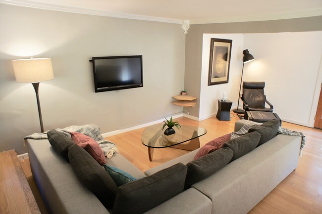 Building Photo - 9847 Yoakum Dr