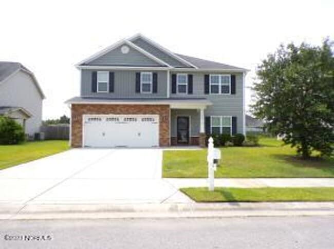 Building Photo - 4 Bedroom 2.5 Bathroom home located in Carolina Subdivision
