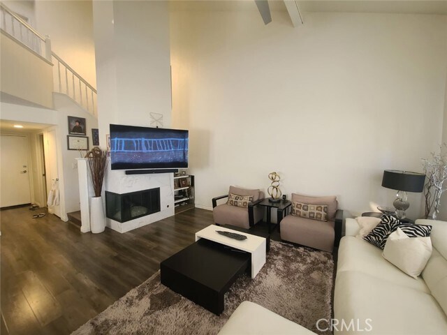 Foto del edificio - 22944 Estoril Dr