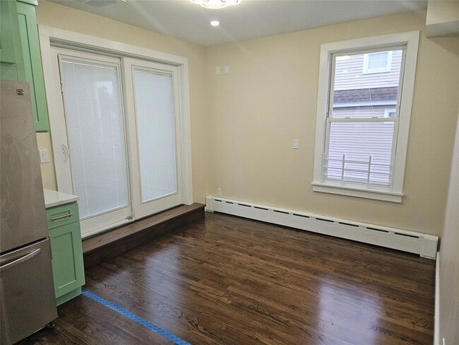 Building Photo - 94 Briggs Ave