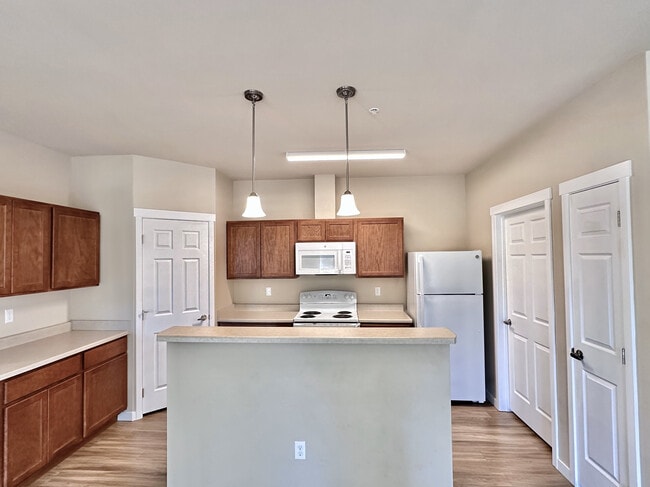 LG 2BR, 2BA - 1031SF - Assembly Trail