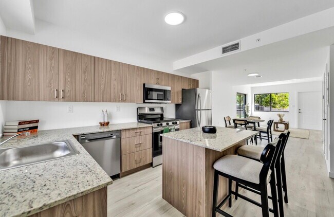 Foto del edificio - Northeast 160th Street, Miami, FL 33162 - 2 BR 2.5 BA townhouse