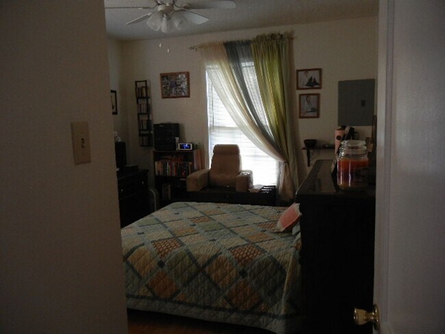 Foto del edificio - 914 Stetson Ave